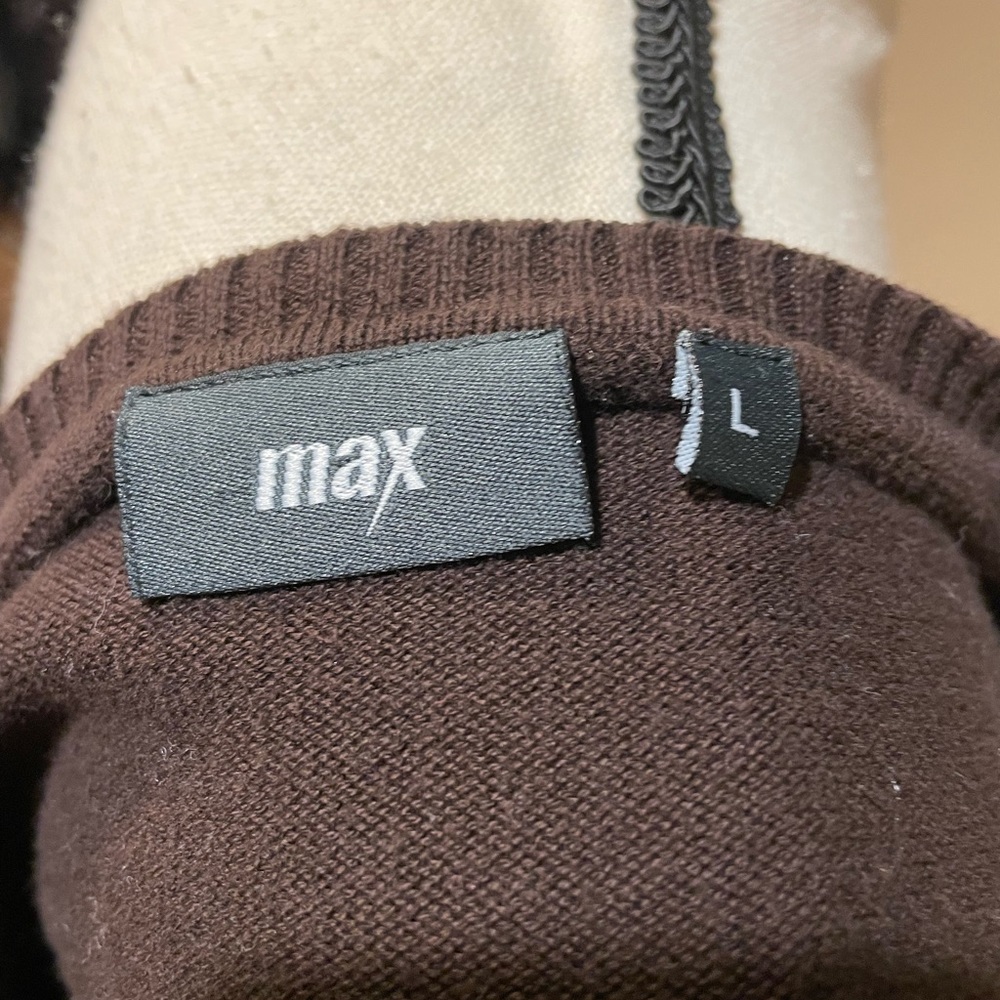 Max Orange V-Neck Argyle Lightweight Orange Brown Sweater - Picture 6 of 7
